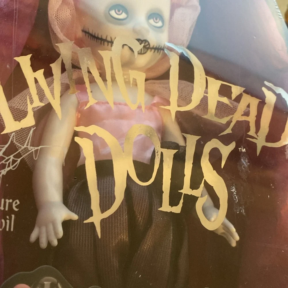 Living Dead Dolls Series 28 Sweet 16 Party Tina Pink RARE